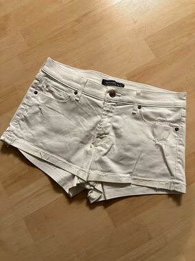 Abercrombie & Fitch White Denim Jean Shorts Midrise 2” inseam - size 27